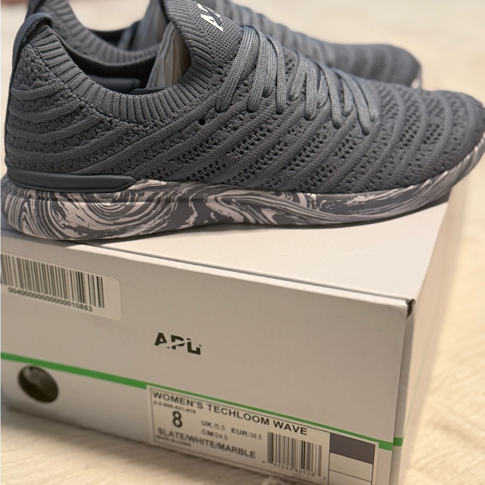 APL Women's Size 8 Slate/White/Marble Techloom Wave Sneakers